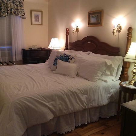 The Red Hook Country Inn, An "Old Rhinebeck" Bed & Breakfast Екстериор снимка