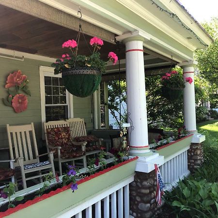 The Red Hook Country Inn, An "Old Rhinebeck" Bed & Breakfast Екстериор снимка