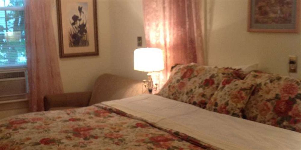 The Red Hook Country Inn, An "Old Rhinebeck" Bed & Breakfast Екстериор снимка