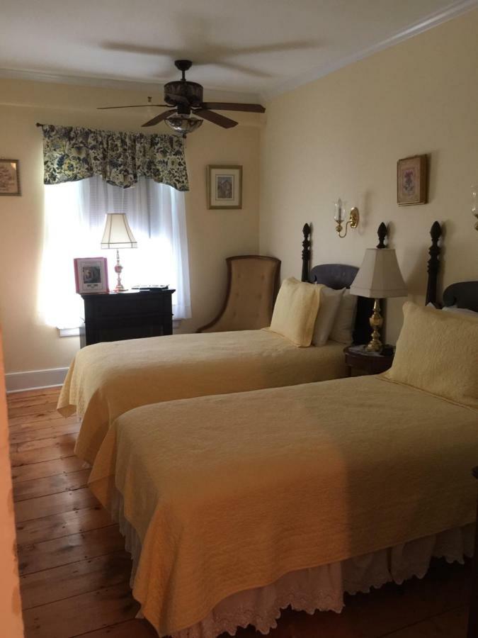 The Red Hook Country Inn, An "Old Rhinebeck" Bed & Breakfast Екстериор снимка