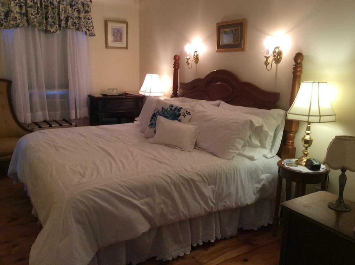 The Red Hook Country Inn, An "Old Rhinebeck" Bed & Breakfast Екстериор снимка