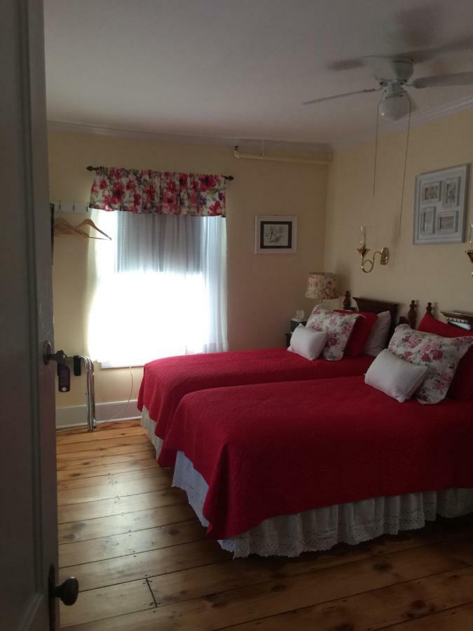 The Red Hook Country Inn, An "Old Rhinebeck" Bed & Breakfast Екстериор снимка