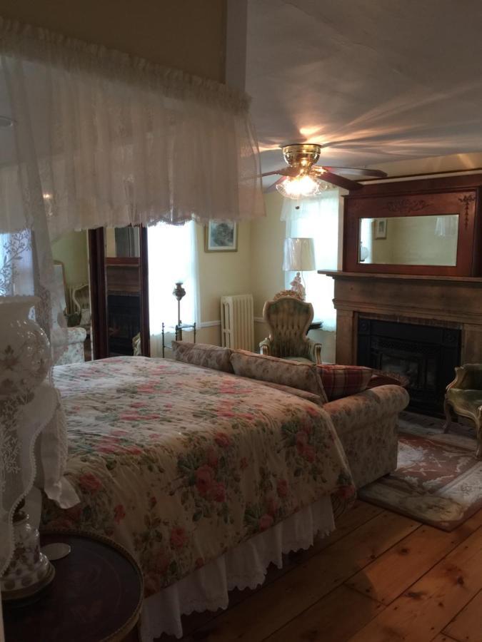 The Red Hook Country Inn, An "Old Rhinebeck" Bed & Breakfast Екстериор снимка