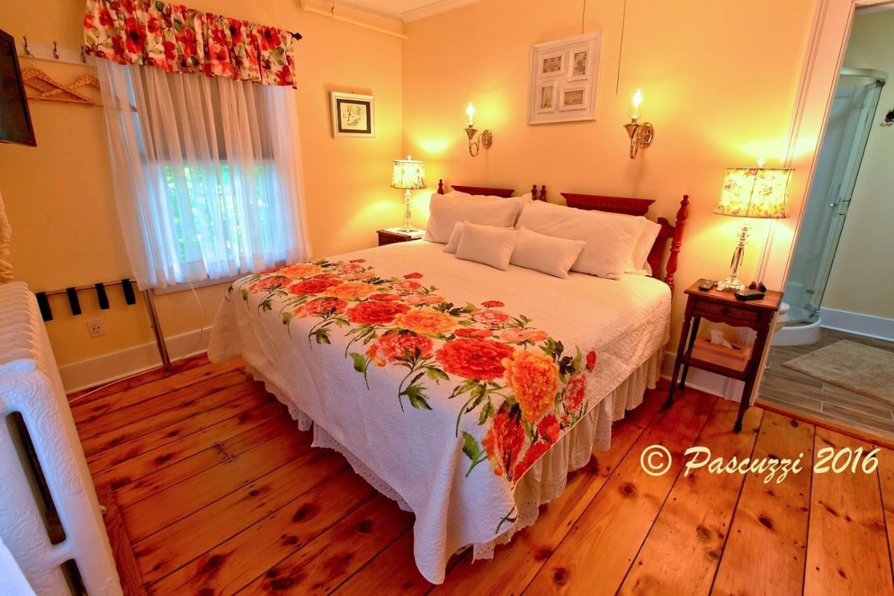 The Red Hook Country Inn, An "Old Rhinebeck" Bed & Breakfast Екстериор снимка